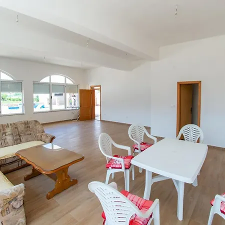 Дом отдыха Villa Atlanta Multi - Family Благай