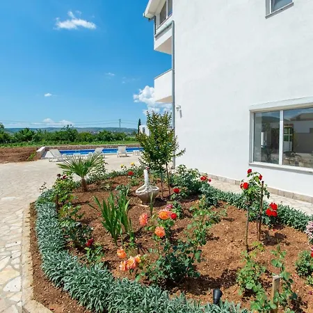 Villa Atlanta Multi - Family Благай
